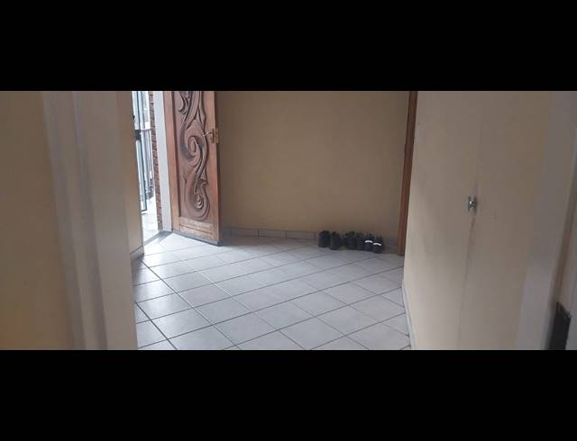 3 BEDROOM FLAT FOR SALE IN PRETORIA WEST
